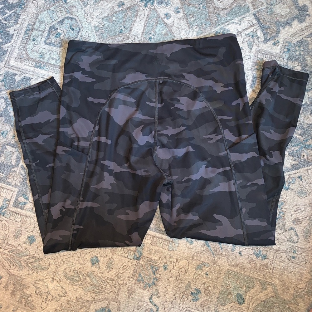 ATHLETA - Camo Leggings